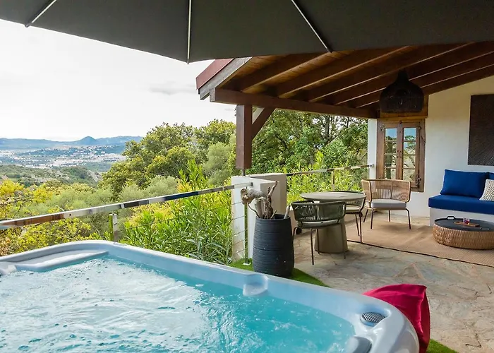 Otel Swim Piscine Privee Ou Jacuzzi Prive 3*