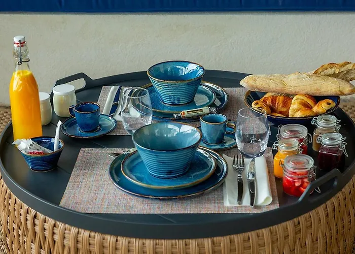 Otel Swim Piscine Privee Ou Jacuzzi Prive 3*