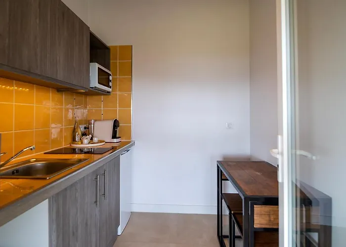 Otel Swim Piscine Privee Ou Jacuzzi Prive 3*